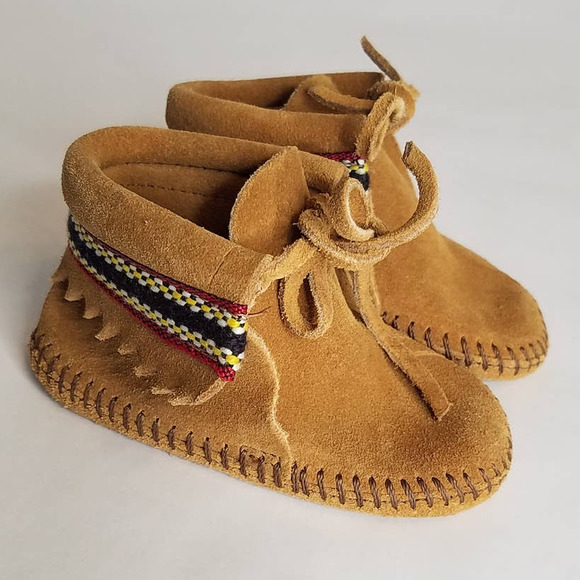 Minnetonka Other - Minnetonka Moccasins Infants Unisex Tie Cuffed Bootie Light Brown Suede Baby 3